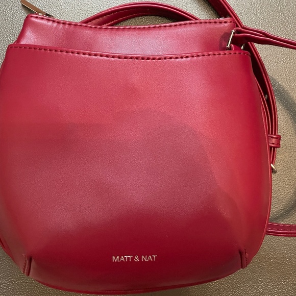 Matt & Nat SALO SM vegan Loom crossbody bag in Plum - Picture 5 of 5